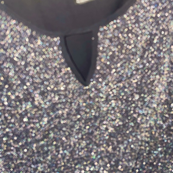 Reitman’s Sleeveless shiny Top💕 - Picture 3 of 9